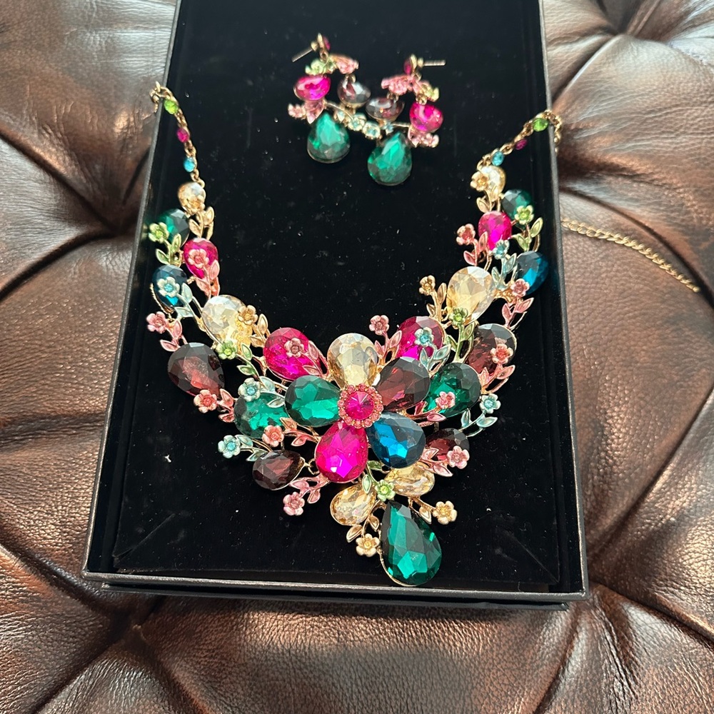 Jeweled Necklace/Earring Set - Picture 4 of 4
